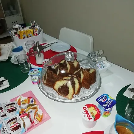 Nicola's Bed and Breakfast 2*
