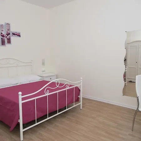 Bed and Breakfast Nicola's 2*